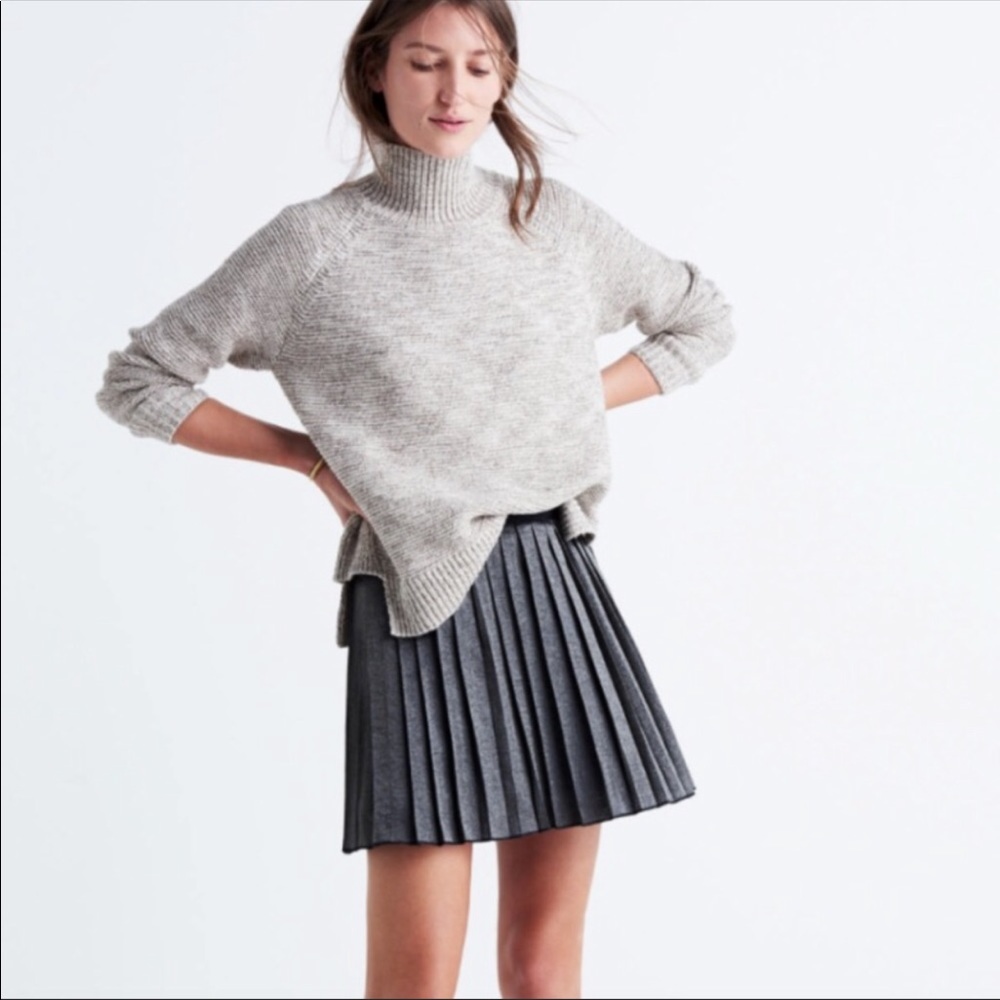 ✨SOLD✨Madewell Pleated Shimmer Metallic Mini Skirt - Picture 2 of 8